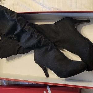 Black Suede Stretchy boots ✨️